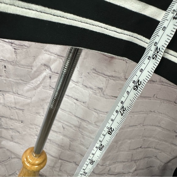 Chico's Black White bias striped Sleeveless Tank Top sz 1 (m 8) v-neck - Picture 4 of 9